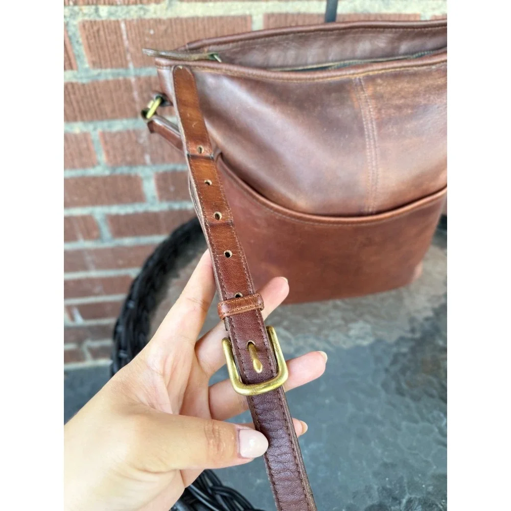 Vintage 1970-1980s Coach Brown Bucket Bag Medium Zip Top